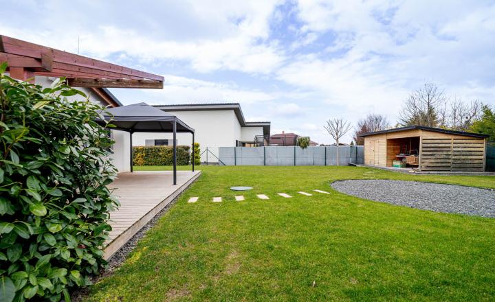 =PREDANÉ=Moderný zariadený 4izb bungalov na 7árovom pozemku 20 min.od BA - fotografia 17