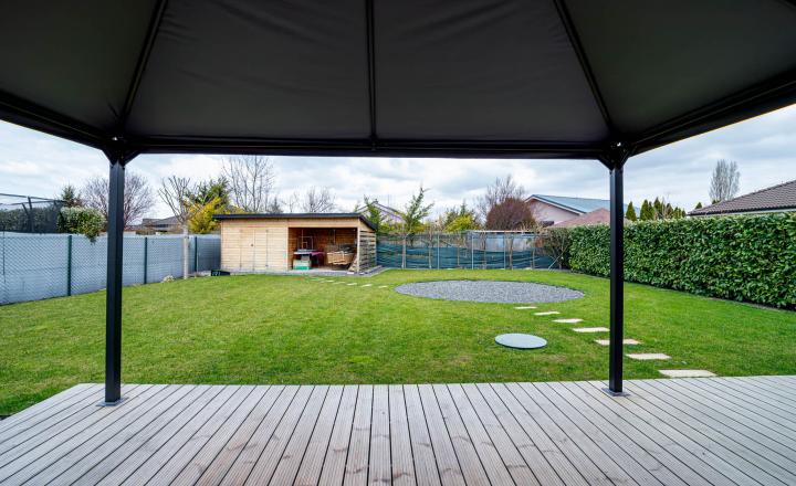 =PREDANÉ=Moderný zariadený 4izb bungalov na 7árovom pozemku 20 min.od BA - fotografia 18