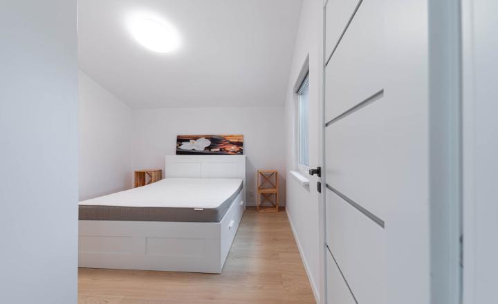=PREDANÉ=Moderný zariadený 4izb bungalov na 7árovom pozemku 20 min.od BA - fotografia 19