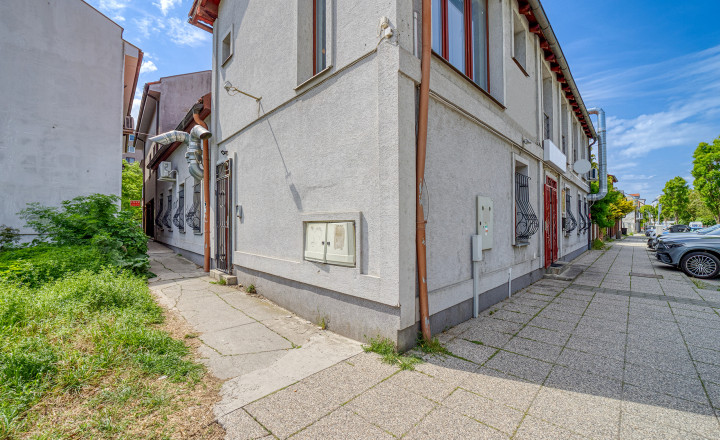 Trojpodlažná polyfunkčná budova v úplnom centre Šamorína na predaj - fotografia 19