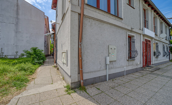 Trojpodlažná polyfunkčná budova v úplnom centre Šamorína na predaj - fotografia 20