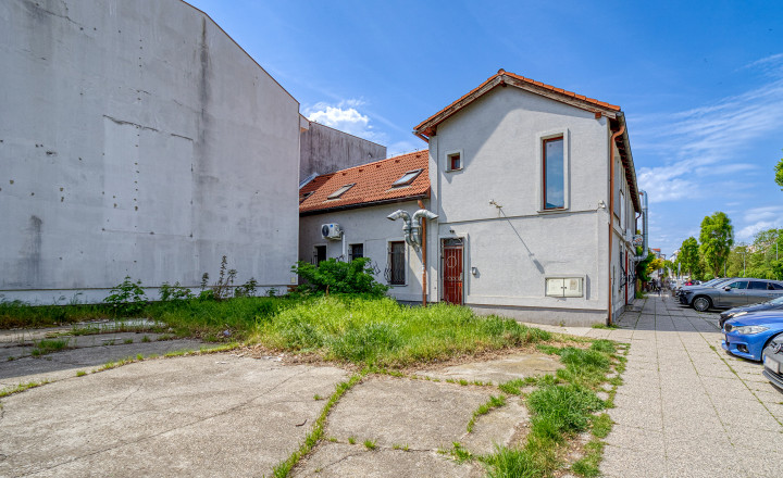 Trojpodlažná polyfunkčná budova v úplnom centre Šamorína na predaj - fotografia 21