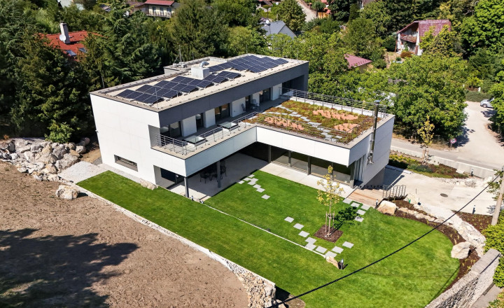 Prémiová nízkoenergetická vila s bazénom, výťahom a trojgarážou v prestížnej lokalite - fotografia 21