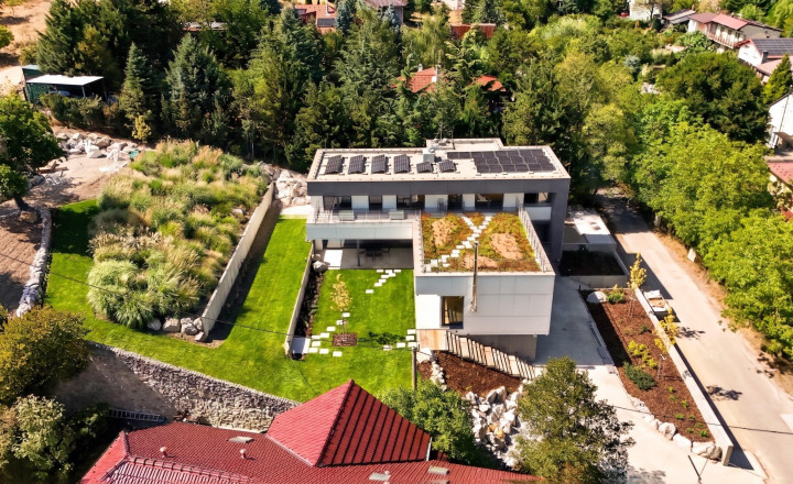 Prémiová nízkoenergetická vila s bazénom, výťahom a trojgarážou v prestížnej lokalite - fotografia 7