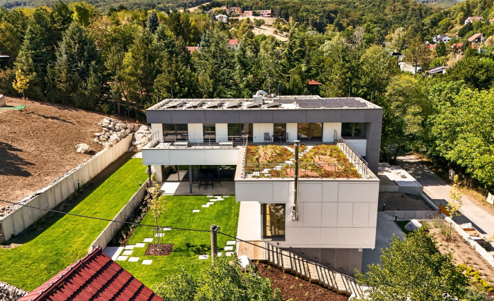 Prémiová nízkoenergetická vila s bazénom, výťahom a trojgarážou v prestížnej lokalite - fotografia 30