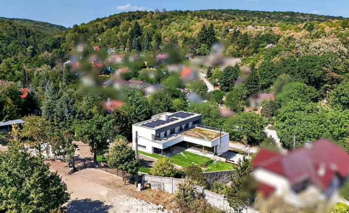 Prémiová nízkoenergetická vila s bazénom, výťahom a trojgarážou v prestížnej lokalite - fotografia 33