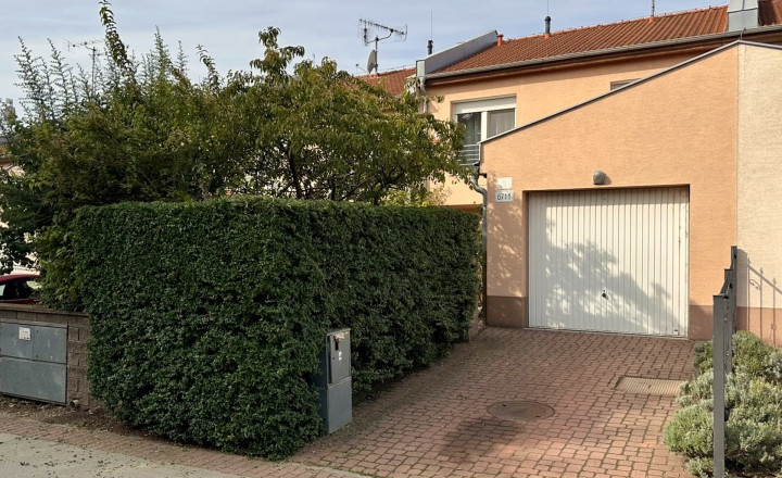 Slnečný 5i rodinný dom so záhradou a garážou v príjemnom tichom prostredí DNV v časti Blížne Zamajerské - fotografia 2
