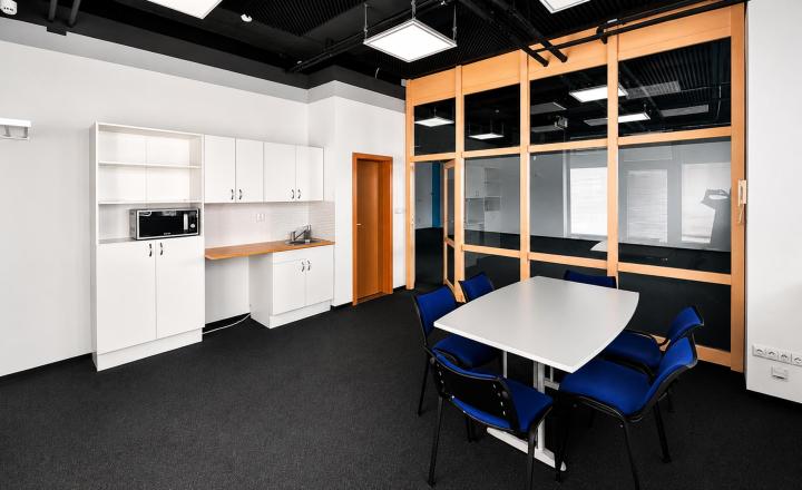 MODERNÝ NEBYTOVÝ PRIESTOR 93 m² + 3 PARKOVACIE MIESTA | ANTOLSKÁ, PETRŽALKA - fotografia 1
