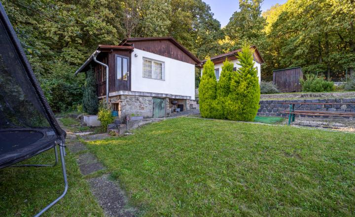 Pozemok s rekreačnou chatou a krásnym výhľadom v lukratívnej časti Bratislava III - AHOJ - fotografia 6
