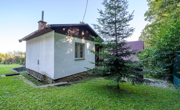 Pozemok s rekreačnou chatou a krásnym výhľadom v lukratívnej časti Bratislava III - AHOJ - fotografia 12