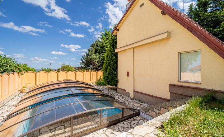 EXKLUZÍVNE NA PREDAJ – záhrada s chatkou a výhľadom na BRATISLAVU - KOLIBA - fotografia 8