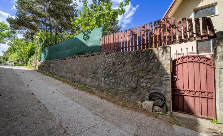 EXKLUZÍVNE NA PREDAJ – záhrada s chatkou a výhľadom na BRATISLAVU - KOLIBA - fotografia 16