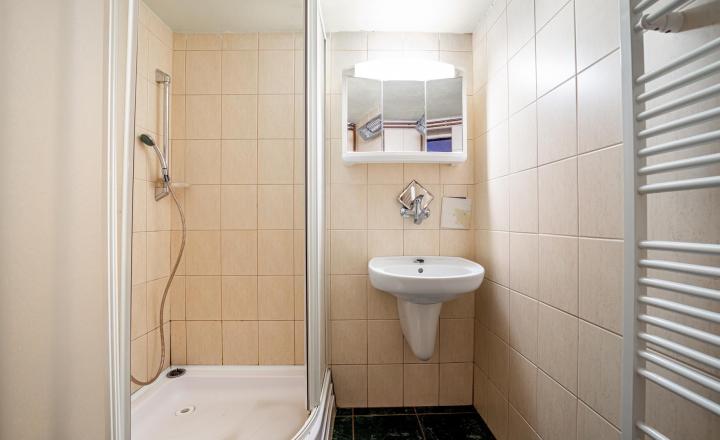 EXKLUZÍVNE NA PREDAJ – záhrada s chatkou a výhľadom na BRATISLAVU - KOLIBA - fotografia 30