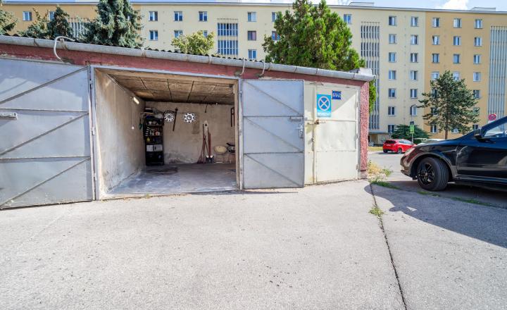 Garáž na prenájom na ulici Martinčeková - Ružinov - fotografia 1