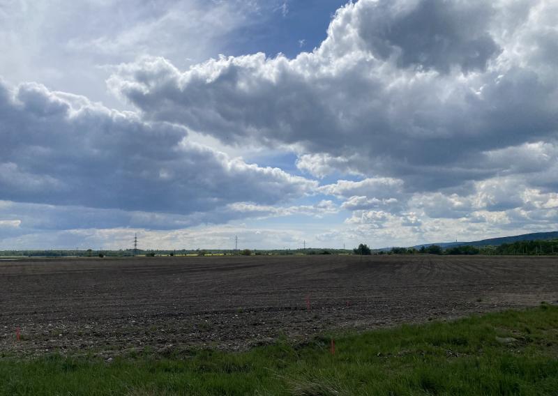 Pozemok v peknom prostredí vo Svätom Jure na predaj - fotografia 2