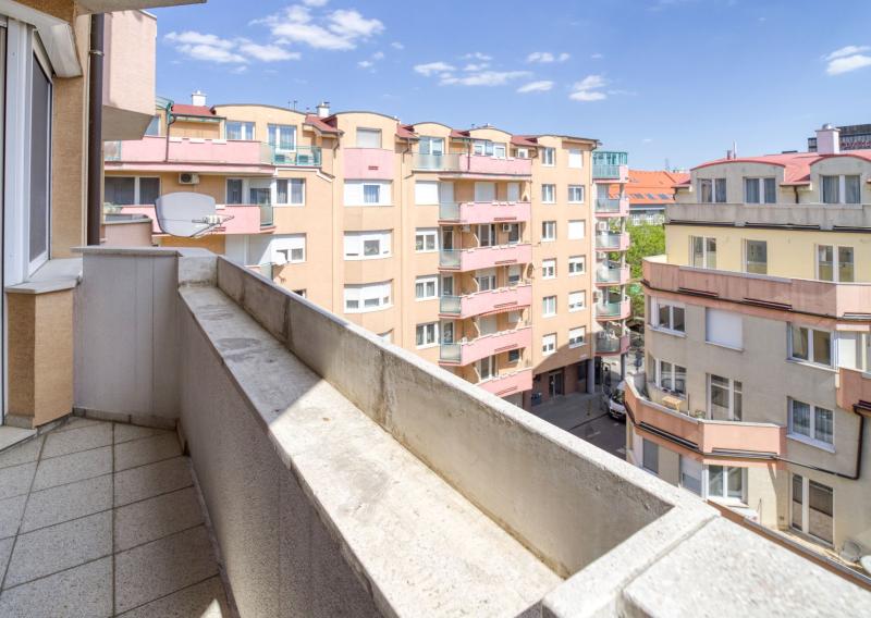 = PRENAJATÉ= Priestranný 3 izbový byt s parkovaním v Bratislave - Staré Mesto - fotografia 1
