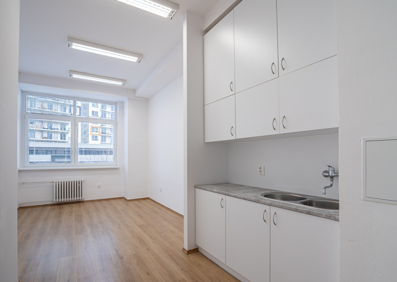 = PRENAJATÉ = Na prenájom dvoj kancelária 40,6m2 Wolkrova, Bratislava V – Petržalka - fotografia 1