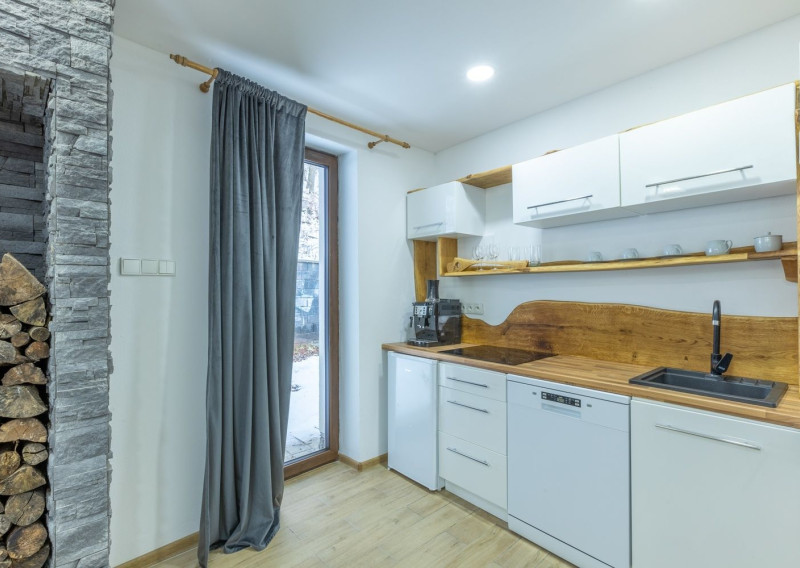 Investičný apartmánový dom v obci Bystrá s vlastným wellness - fotografia 3