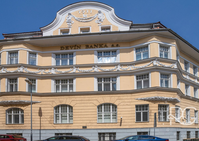 Krásna historická budova v Starom Meste na predaj - fotografia 2