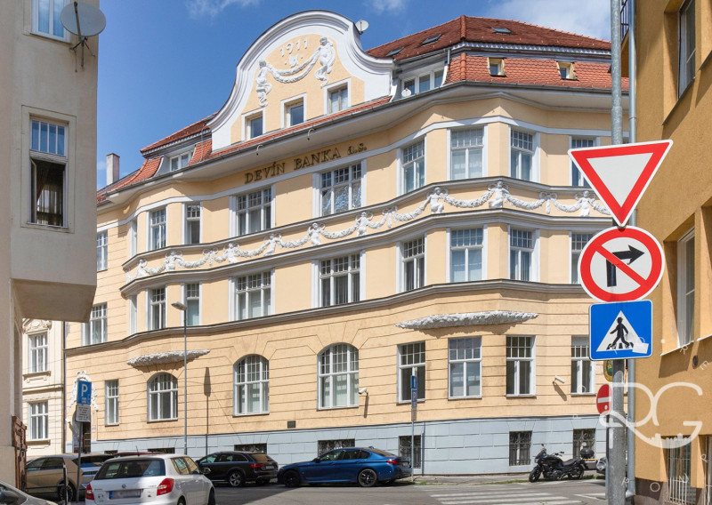 Krásna historická budova v Starom Meste na predaj - fotografia 3