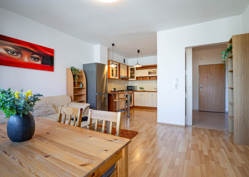 = PRENAJATÉ= Príjemný 2 izbový byt s parkovaním a balkónom, Bratislava - Kramáre - fotografia 3