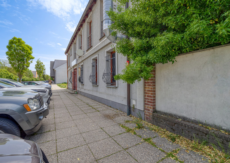 Trojpodlažná polyfunkčná budova v úplnom centre Šamorína na predaj - fotografia 3