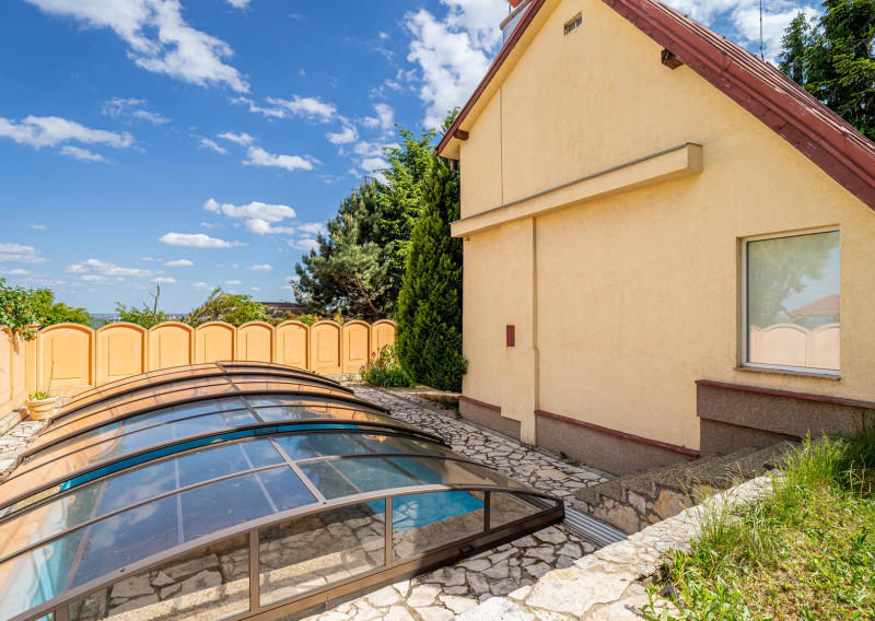 EXKLUZÍVNE NA PREDAJ – záhradná chata s výhľadom na BRATISLAVU - KOLIBA - fotografia 2